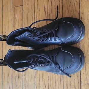 Kids Unisex Dr. Martens. Used